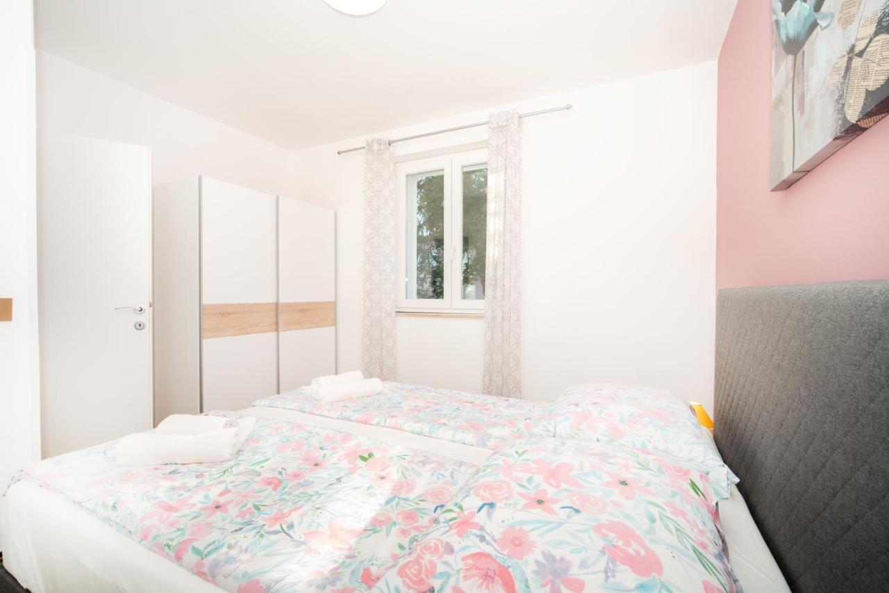 Apartments Oriana 拉巴克 外观 照片