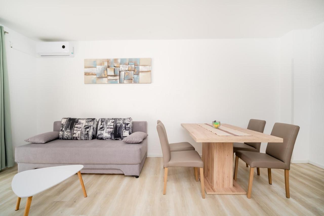 Apartments Oriana 拉巴克 外观 照片